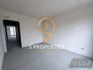 Просторен тристаен апартамент в сърцето на Варна