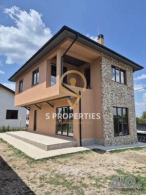 Двуетажна къща в с. Яребична