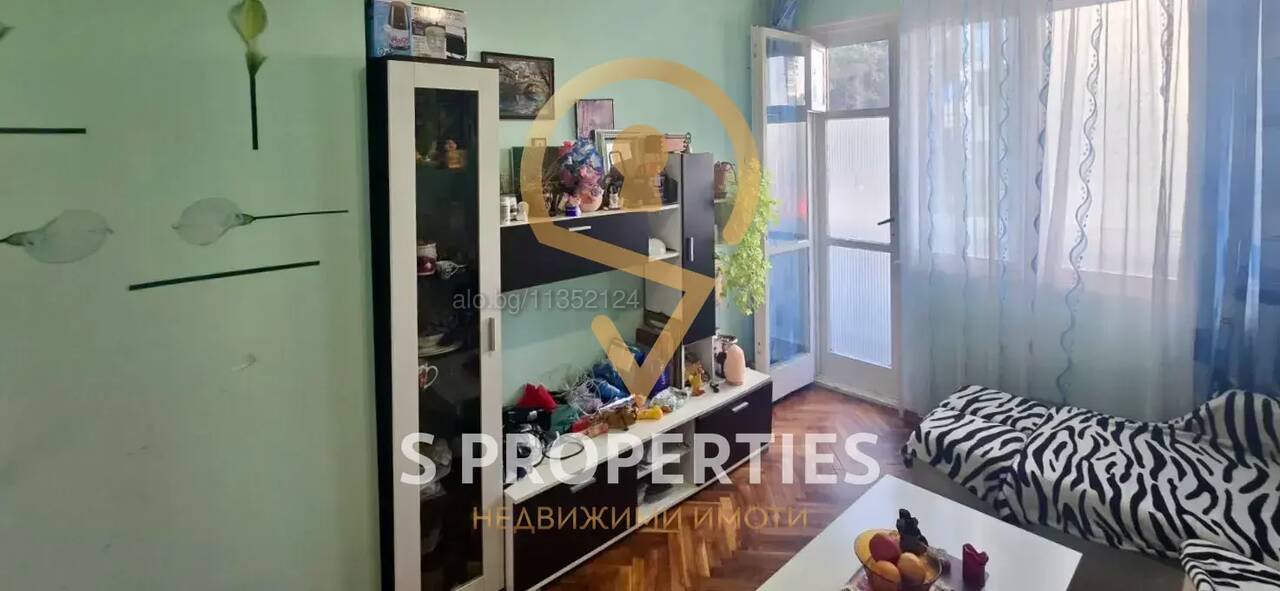 Четиристаен апартамент в район Окръжна болница