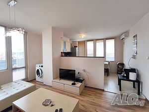 Продава се тристаен апартамент, Поморие, централна част.