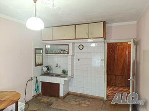 Продава 4+б, М, кучешката градина