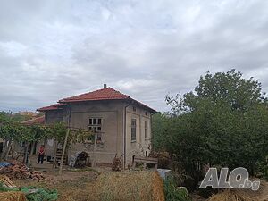 Продава къща в село Опан