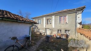 Стандарт продава къща в с. Зелениково.