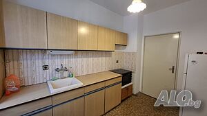 Стандарт продава тристаен в Тракия до 60-класното училище.