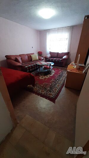 Стандарт продава голям двустаен в Смирненски.