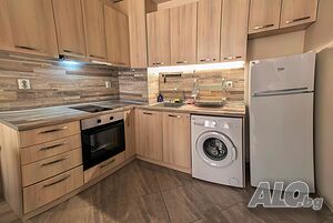 Двустаен апартамент и парко място в Оазис 6.