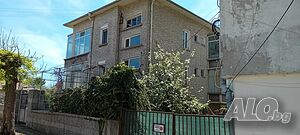 Продава фамилна триетажна къща гр. Айтос