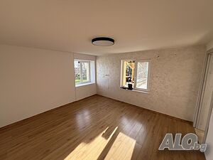 Етаж от къща - 3 отделни стаи в центъра на кв. Виница