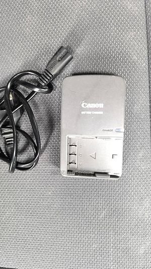 Canon CB-2LWE