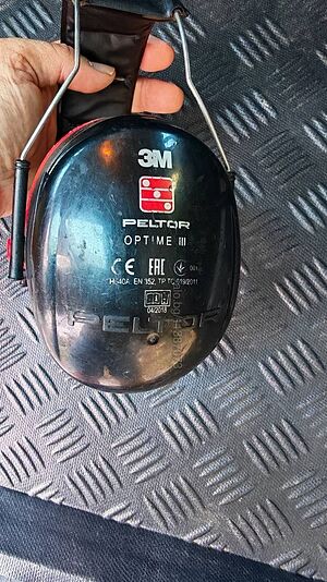 Предпазни антифони 3M Peltor Optime III, 35 dB затихване, удобен дизайн, меки възглавнички