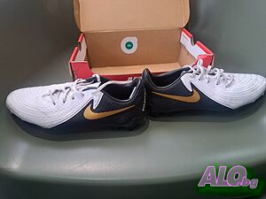Бутонки Nike