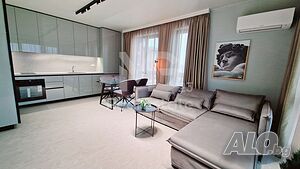 Двустаен стилно обзаведен в Sky View, Смирненски!