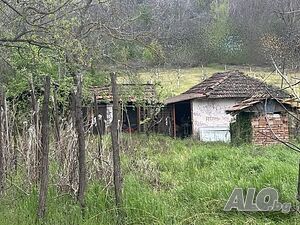 къща / терен / градина / парцел 1472 кв в с. Калипетрово, в близост до центъра