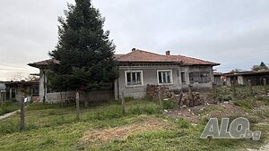 2 имота -232кв къща / парцел 1440 кв двор в с. Калипетрово, зад детската градина на ул. Зелен