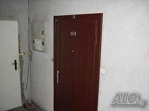 Блиндирани метални врати за апартаменти и избени помещения