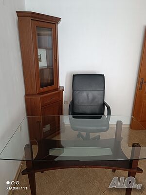 обзаведен офис