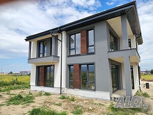 Супер локация!!! Двуетажна къща с двор 400 кв.м, 3 спални, 2 тераси - Марица Север, Пловдив