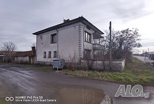 Продавам къща на 2 етажа