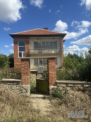 Двуетажна къща в с. Хлябово