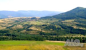 Огромен парцел