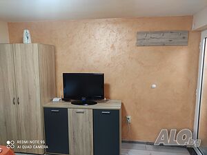 Студия за нощувки в град Бургас две са с парко място. Едно до морската и две до борисовата градина