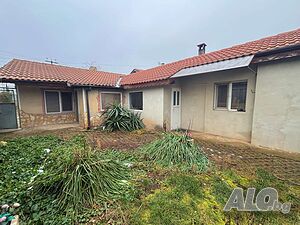 Продава къща - близнак в района на бензиностанция Шел, гр. Добрич