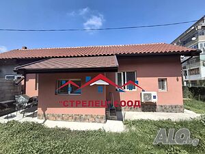 Продава къща с двор в район Царете, гр. Добрич
