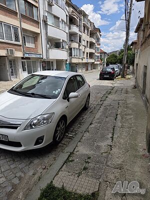 Продава се: Toyota 1.8 Hybrid (Бензин/Ток) - Изключително икономичен и надежден автомобил