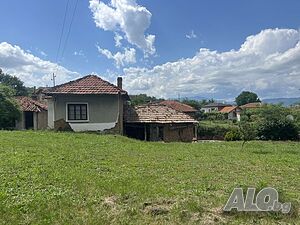 КЪЩА в с. Елхово, на 25 км от Стара Загора.
