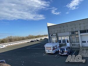 Парцел до тенис кортове Авеню и сервиз Ситроен