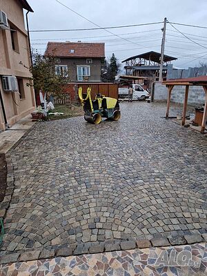 Редене на гранитни павета