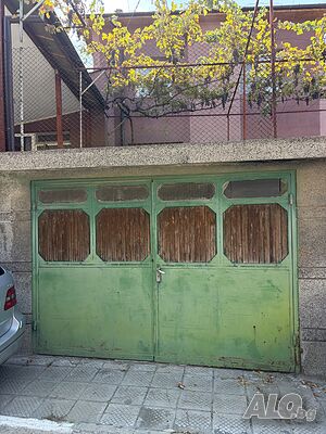 Продавам голям масивен гараж на Зъбчето