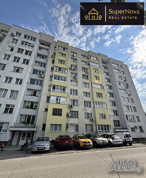 Тристаен апартамент в кв. Орфей
