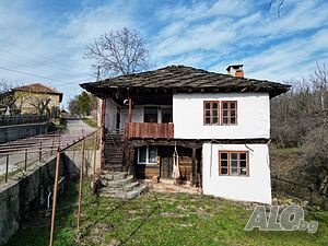 Реновирана автентична къща в живописно село близо до град Габрово