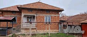 Едноетажна къща с двор на 30 км от Велико Търново