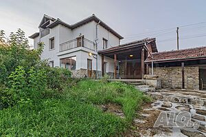 Просторна реновирана къща с панорамна гледка