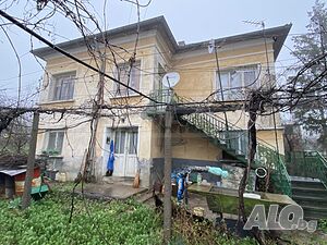 Къща на два етажа в Кула