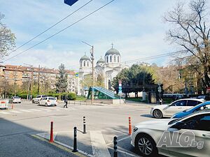 Просторен апартамент с отлична локация до НДК и метростанция