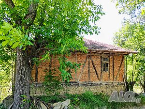 Автентична къща с голям парцел, само на 15 км от Априлци