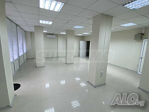 Просторно помещение под наем с комуникации