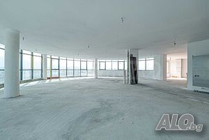 Панорамен етаж в бизнес сграда