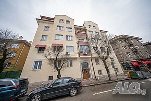 Тристаен апартамент в реновирана сграда на площад ”Журналист”