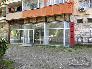 Просторно помещение под наем на оживена улица