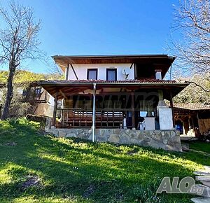 Уединен планински имот с над 30 дка земя край Априлци