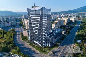Просторен тристаен апартамент с подземно паркомясто в сграда ”M Tower”