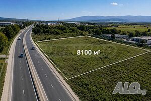 Парцел в регулация с лице на главен път, на 20 минути от София