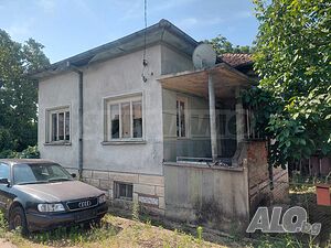 Еднофамилна къща в китно село