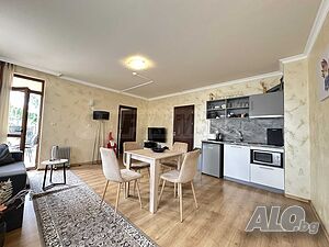 Стилен тристаен апартамент за продажба в комплекс Грийн Ууд