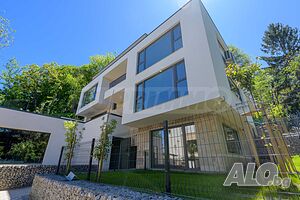 Имот с възможност за преустройство в бутикова сграда с АКТ 16