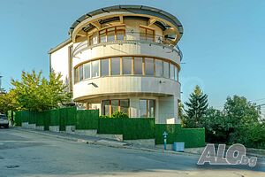 Сграда с двор и разнообразни възможности за ползване в кв. „Симеоново“